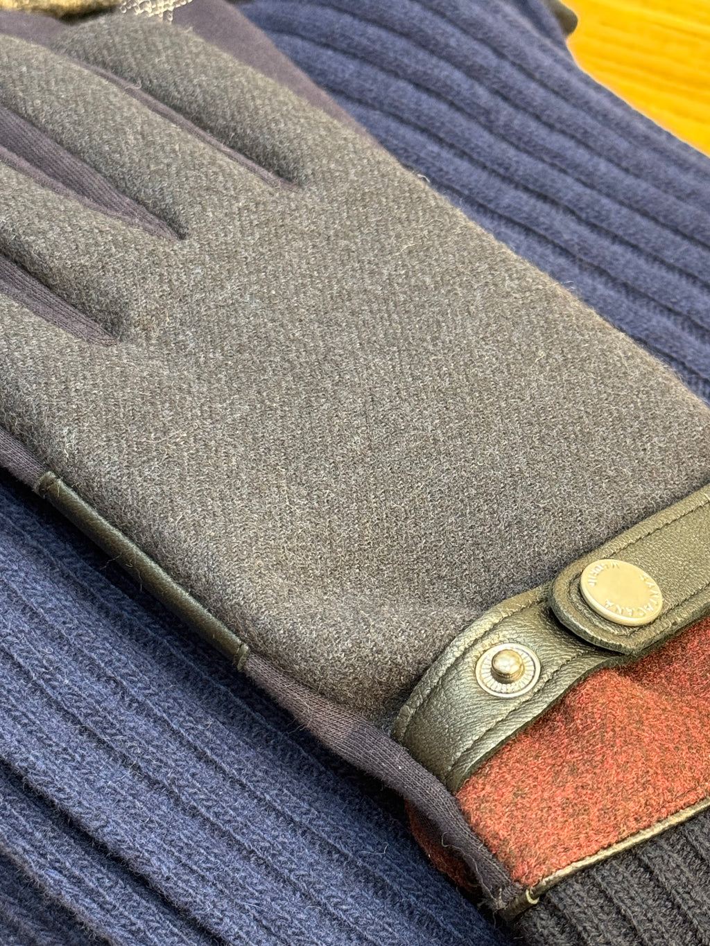 26 - Gant Marine en laine bicolore doublé
