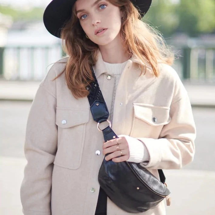 Nicole Macramé Noir - Sac banane en cuir métallisé noir