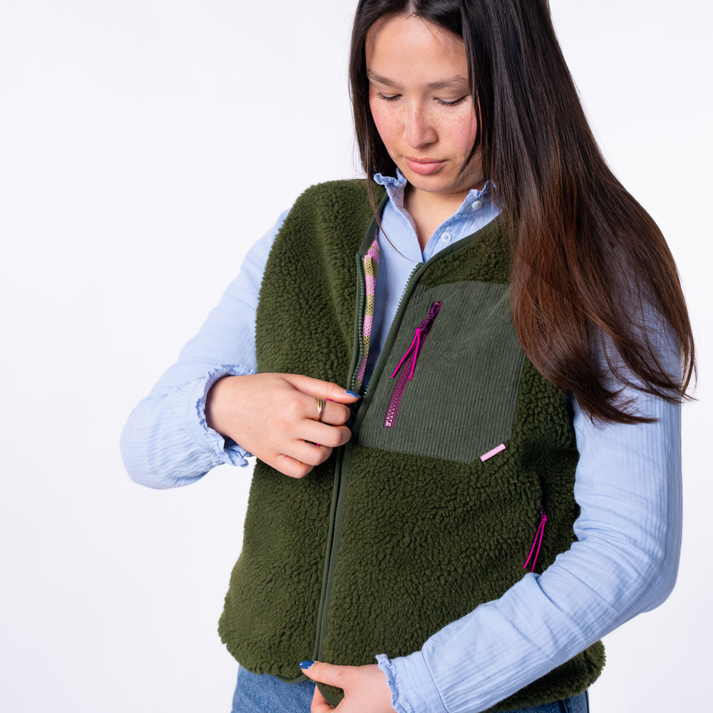SHE29 - Veste en sherpa femme zippée sans manche - Kaki