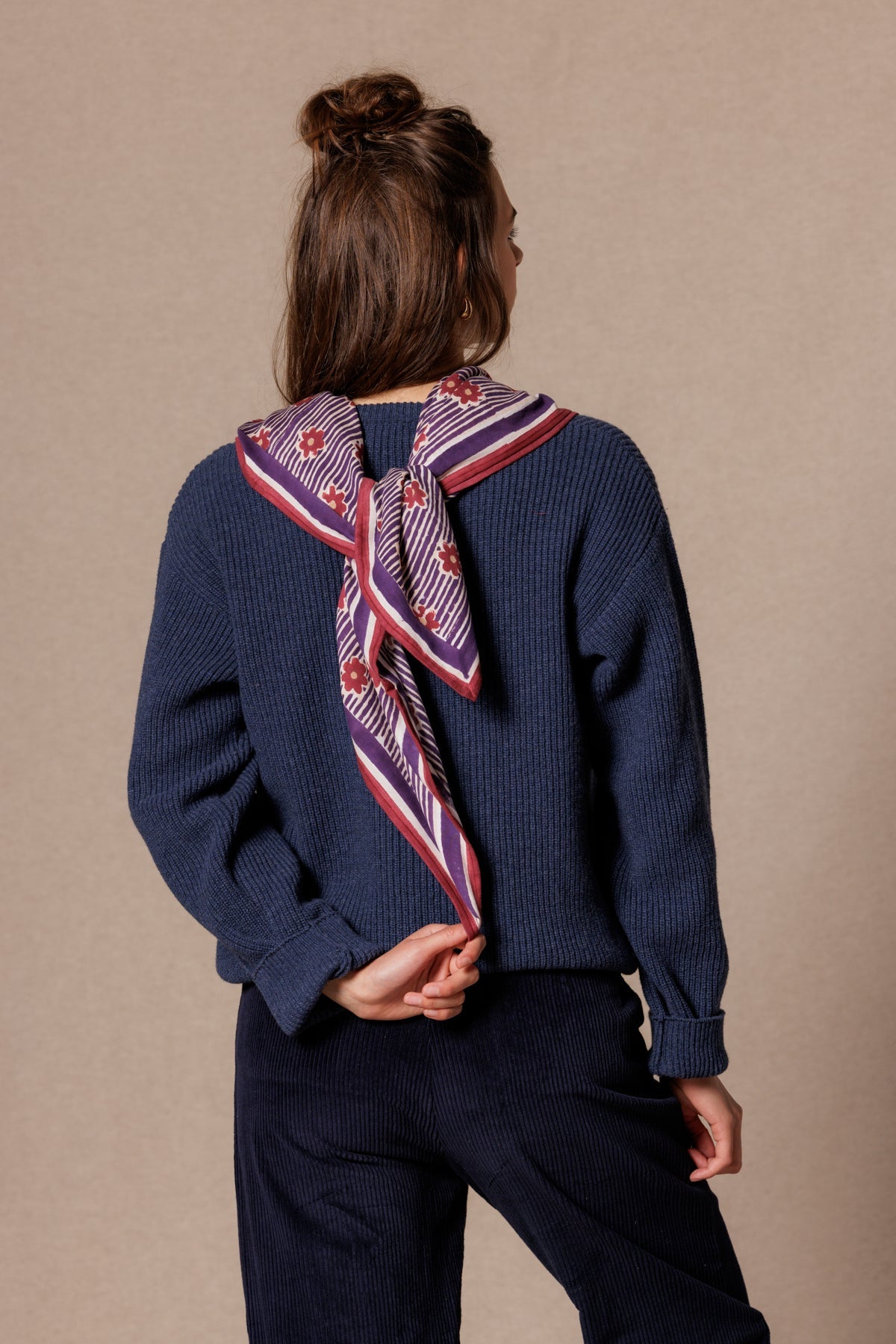 Latika - Anna - Indigo - Grand Foulard Apaches