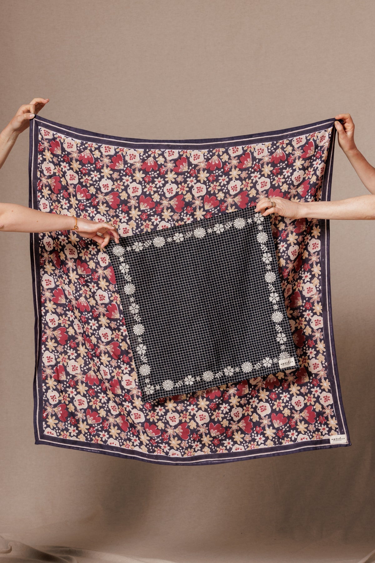 Latika - Polly - Coal - Grand Foulard Apaches
