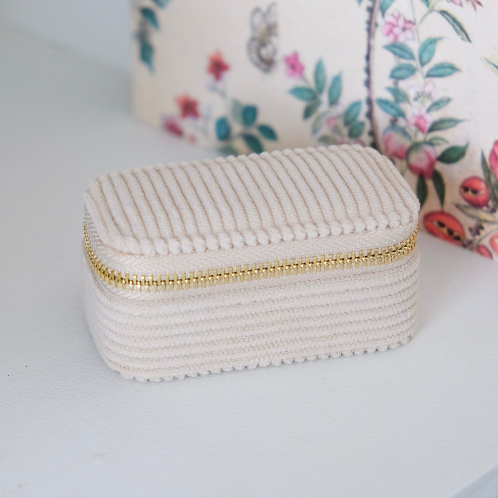 Marie en velours côtelé - Beige - Mini boîte à bijoux de voyage