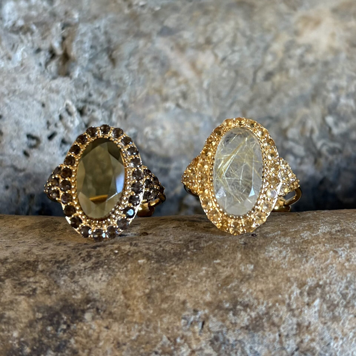 N° 842 - Bague ovale longue pavée de minis sertis