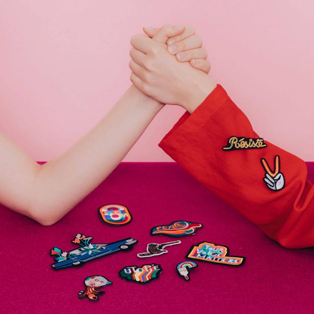 Broche - Resiste