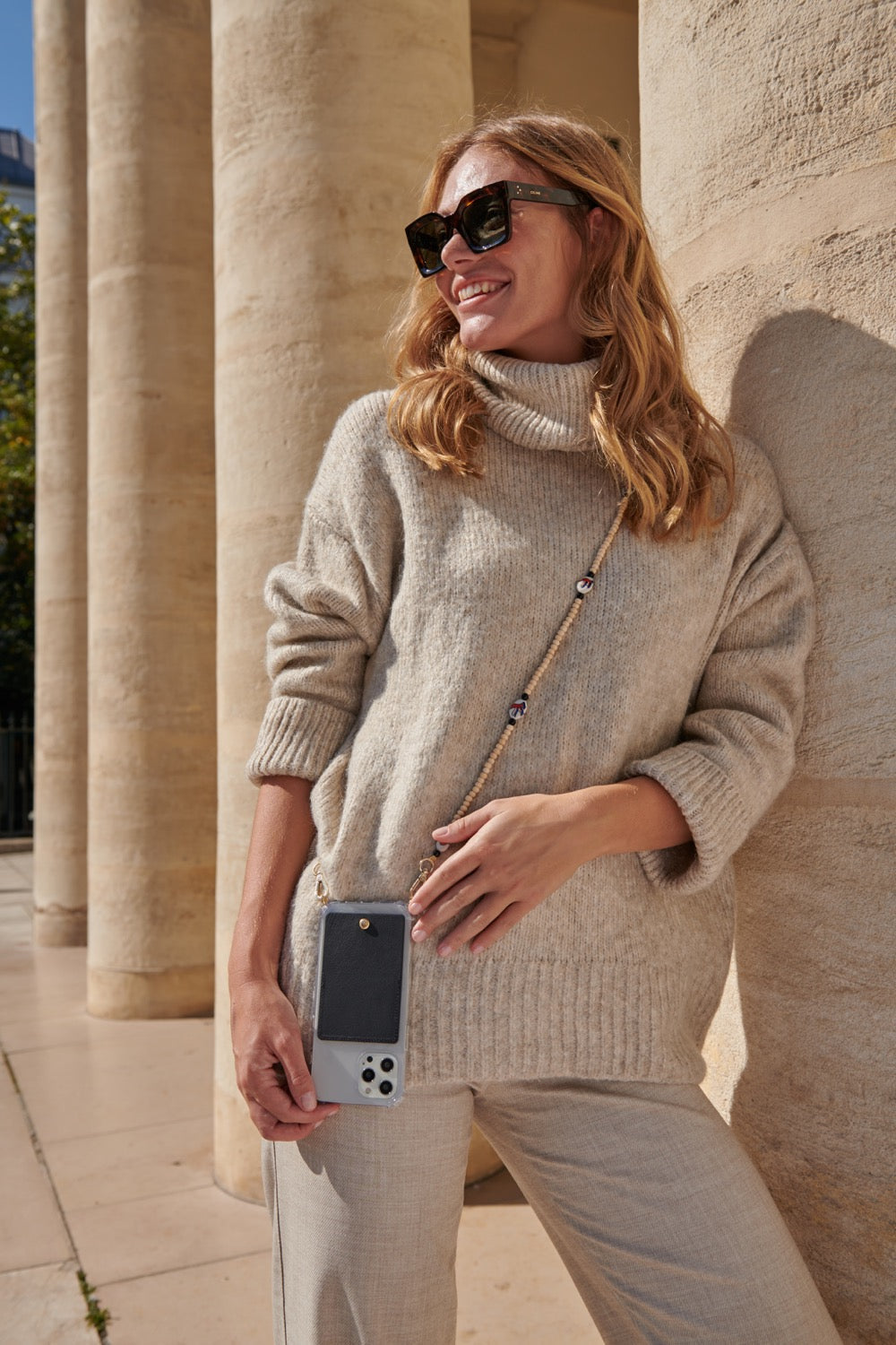 Yves- Coque transparente avec pochette Noire